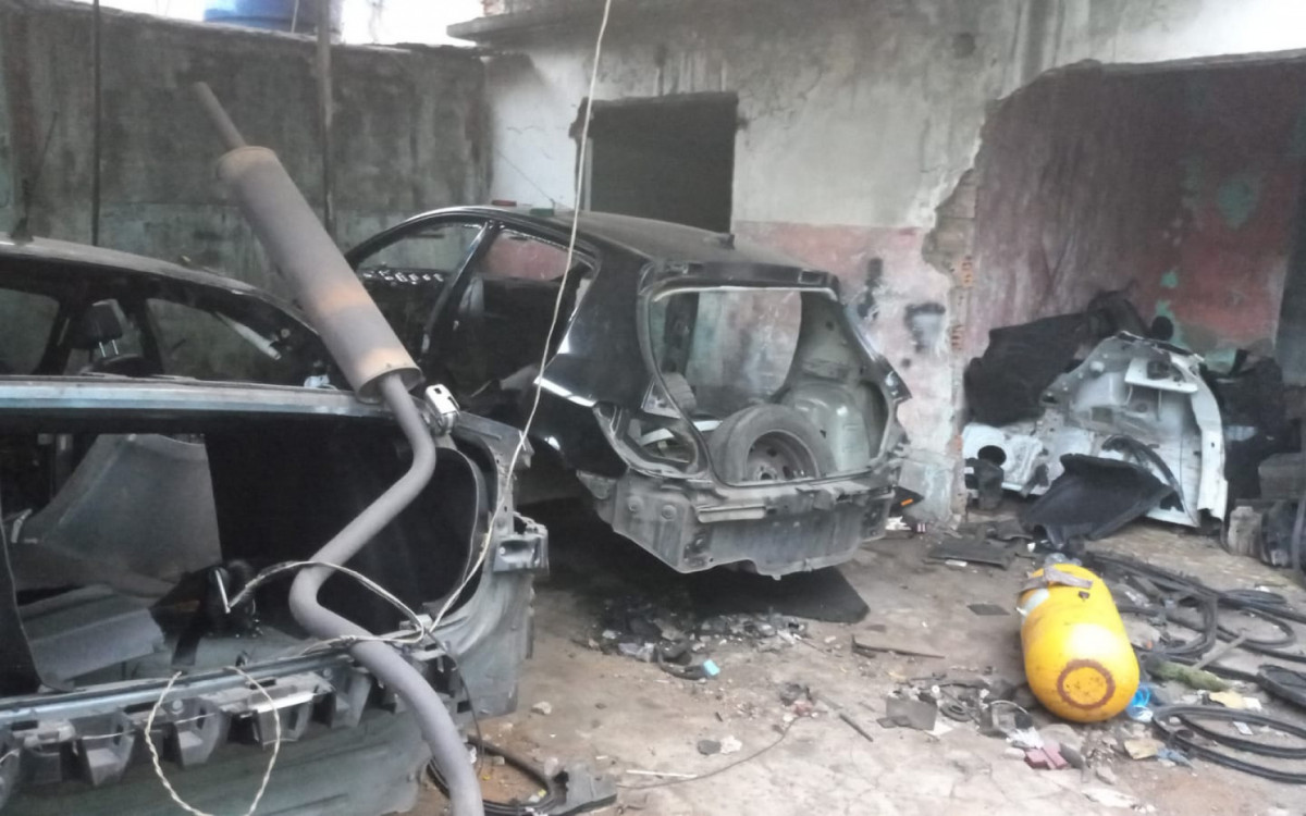 Oficina era utilizada para desmanche de veículos