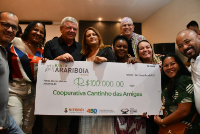 Niterói entrega cheques a coletivos selecionados em edital de fomento