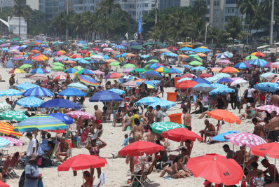 Orla do Rio tem grande movimentação no feriado e policiamento reforçado