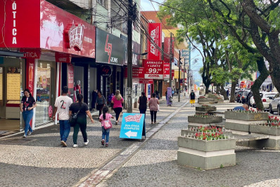 Sindicatos comemoram mudança de regra para comércio em feriados; oposição critica