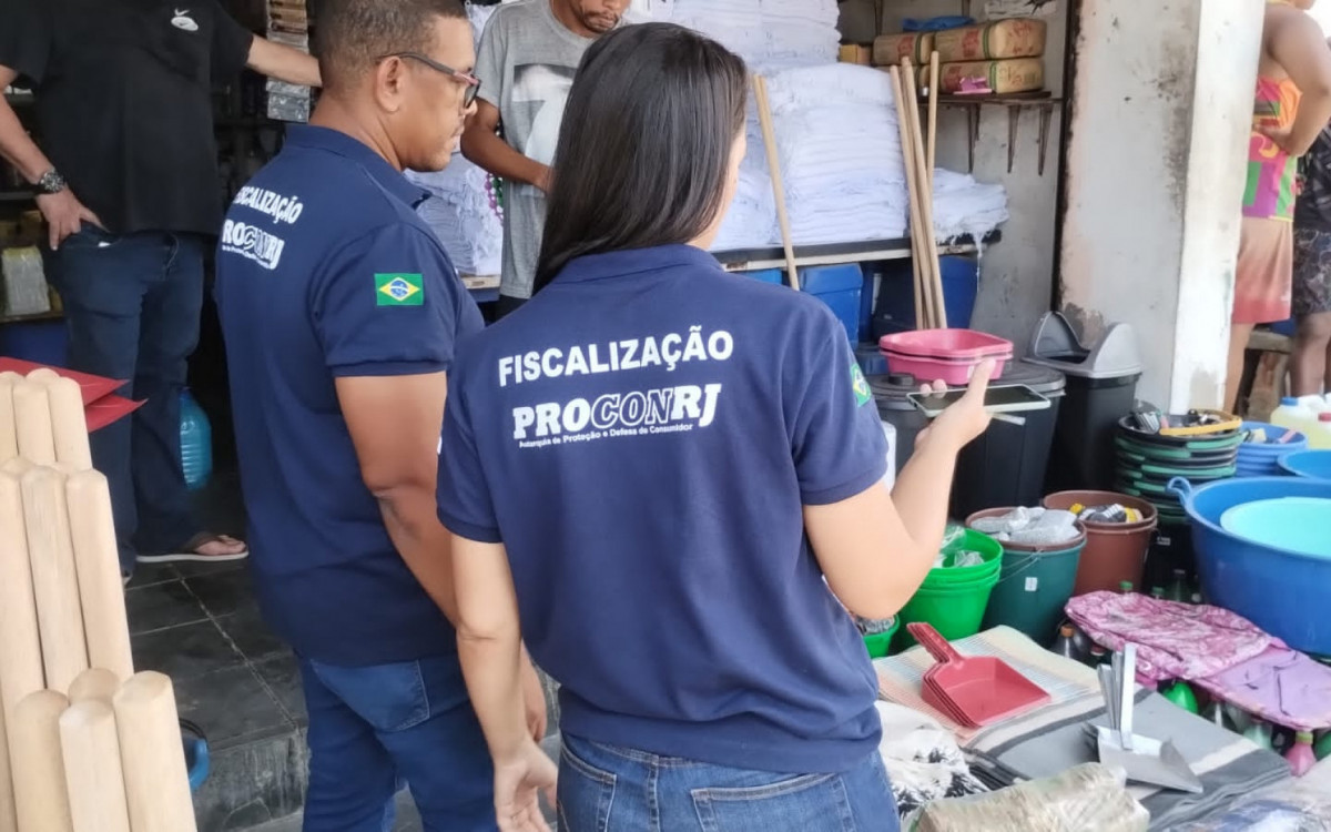 Material era armazenado em recipientes que eram usados em ambiente hospitalar