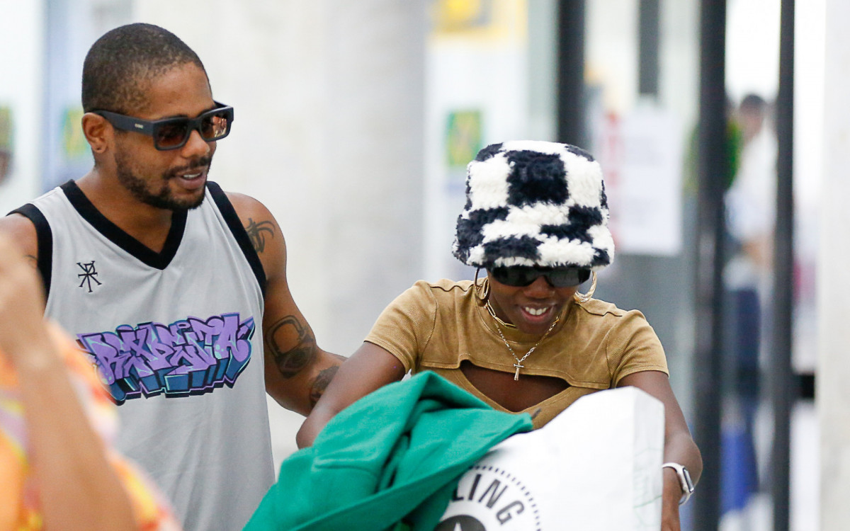 Clara Moneke desembarcou em aeroporto do Rio, retornando de viagem aos EUA