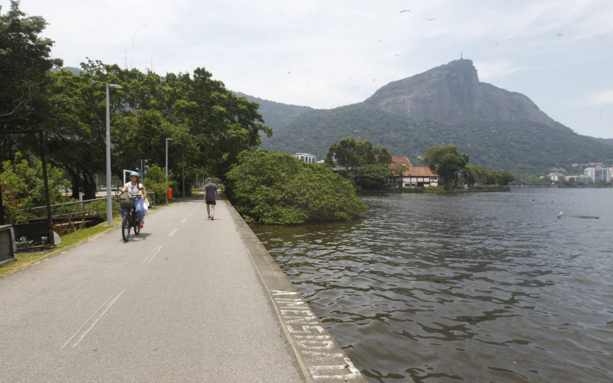 Movimentação na Lagoa Rodrigo de Freitas com temperaturas passando 40ºC - Reginaldo Pimenta/Agência O DIA