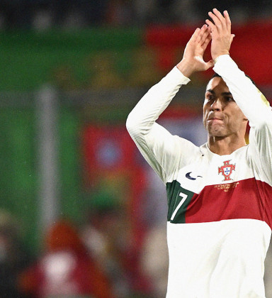 Ronaldo dá a vitória no jogo 200 por Portugal