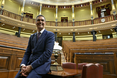Pedro Sánchez é reeleito premiê da Espanha