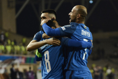 Jogador faz belíssimo gol após finalização do meio-campo em jogo das Eliminatórias da Euro. Confira!