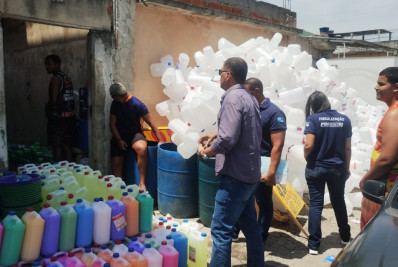 Comércio mantinha mais de 1.700 litros de produtos de limpeza envazados de forma irregular