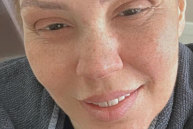 Após luta contra o câncer, Simony compartilha imagens de como está seu cabelo