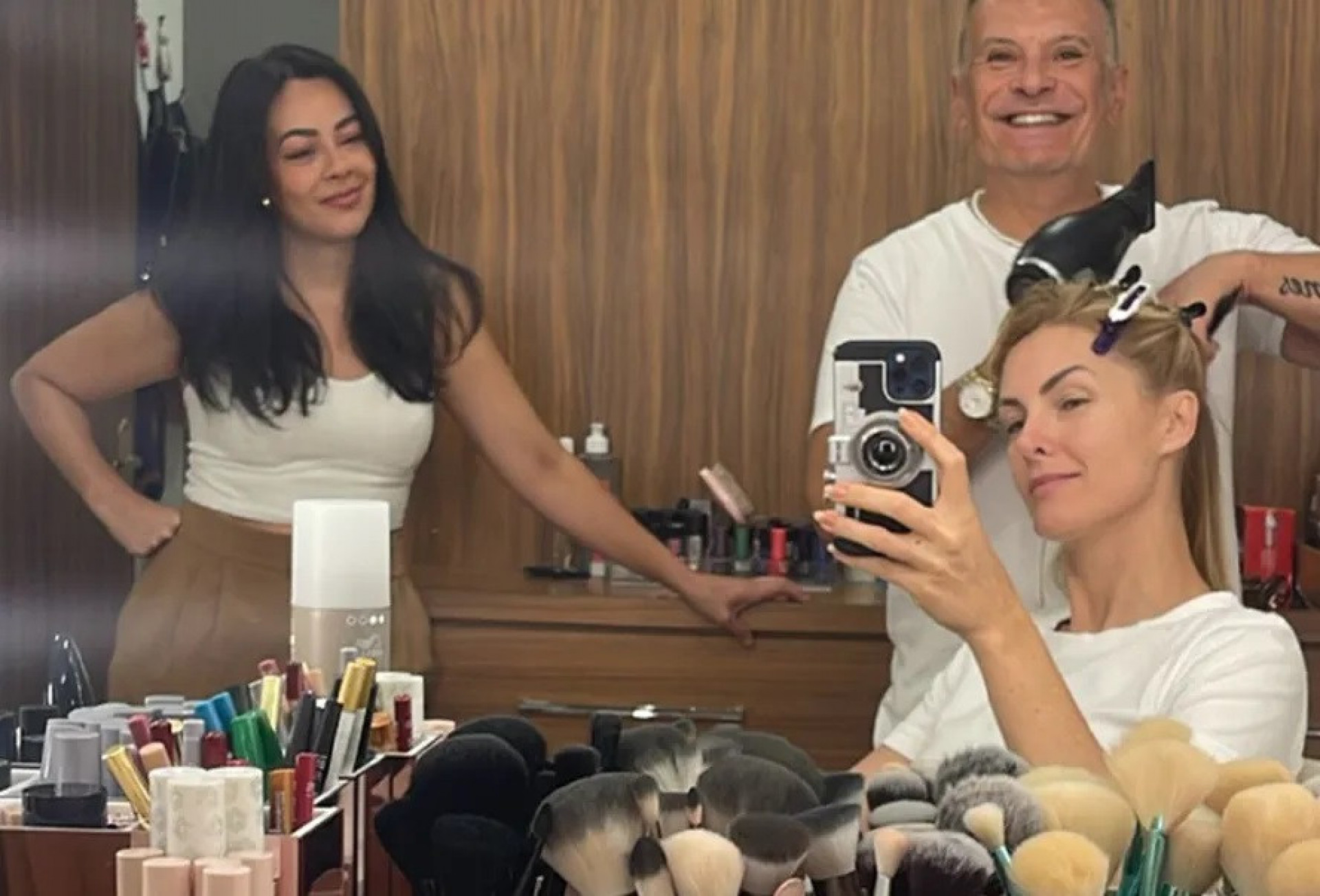 Ana Hickmann publica selfie nas redes sociais após denunciar marido por agressão - Reprodução / Instagram