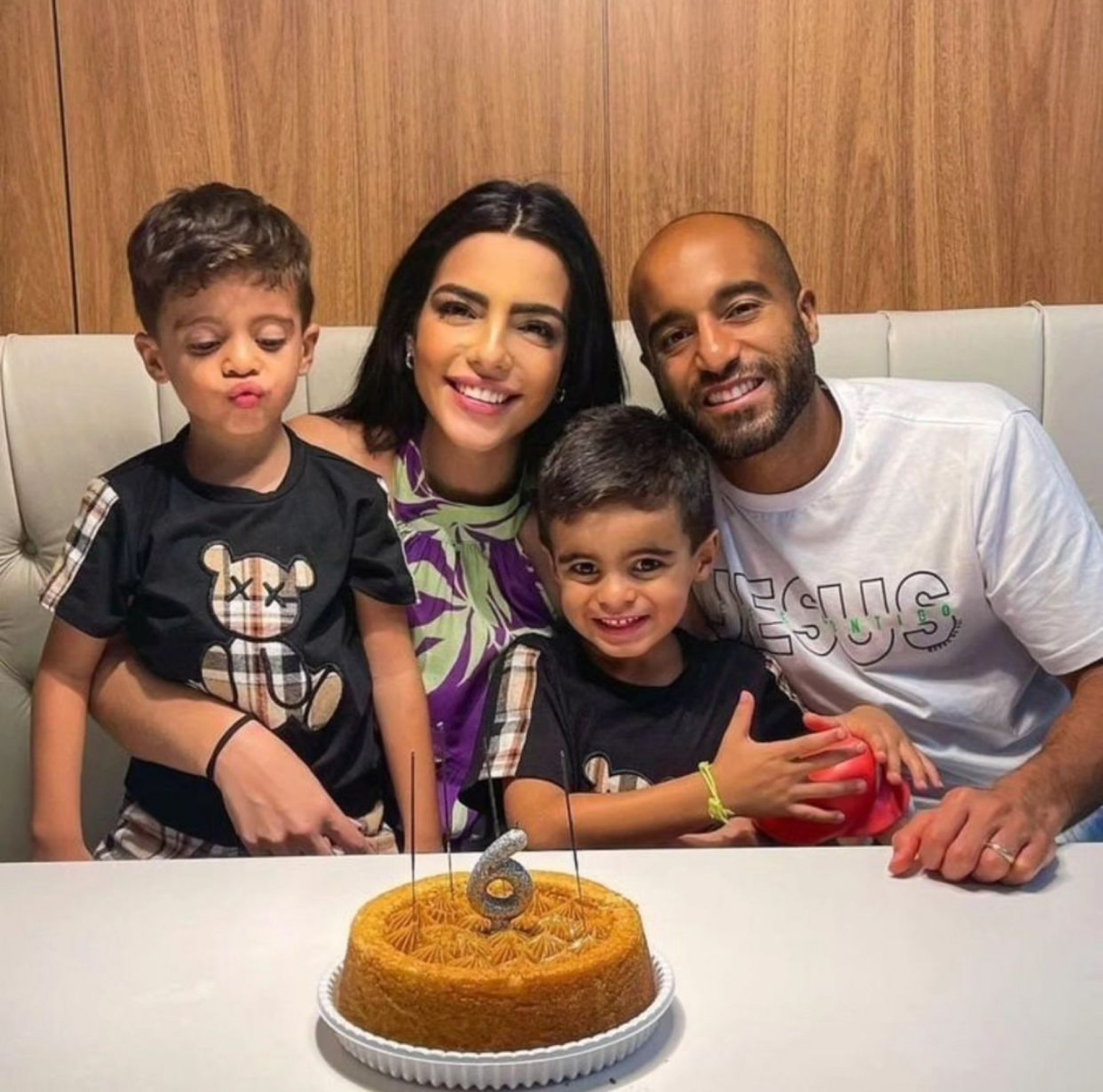 Atacante do São Paulo, Lucas Moura entrou na brincadeira do fã ao receber Pix para 'ajuda de custo' - Reprodução / Instagram
