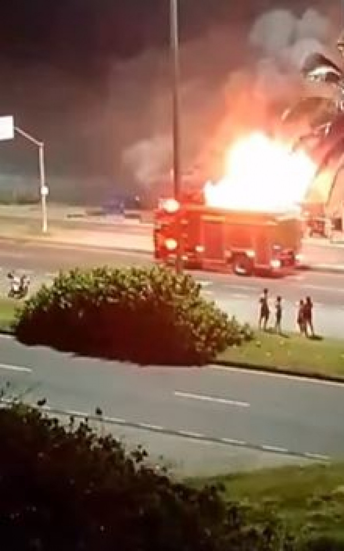 O quiosque que pegou fogo fica na altura do posto 8, na Barra - Reprodução