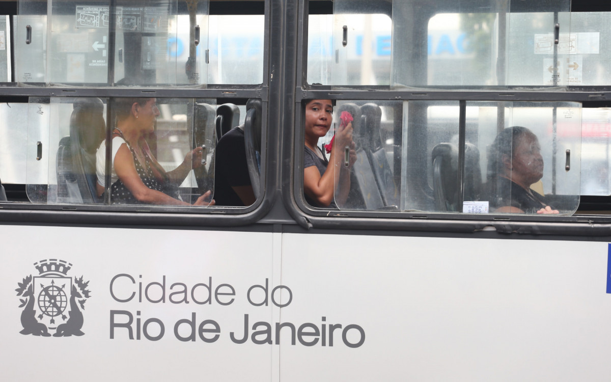 Ônibus circulam na cidade do Rio de Janeiro sem ar condicionado, Na tarde desta sexta-feira (17)