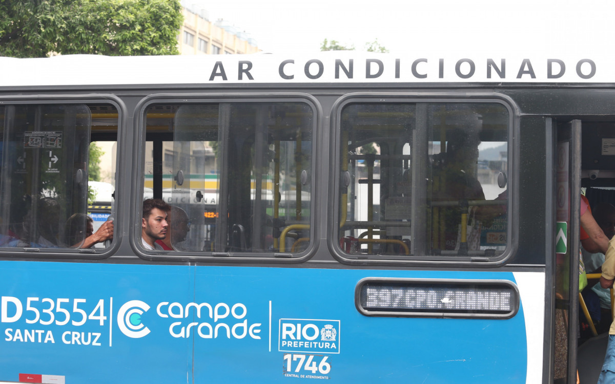 Ônibus circulam na cidade do Rio de Janeiro sem ar condicionado, Na tarde desta sexta-feira (17)