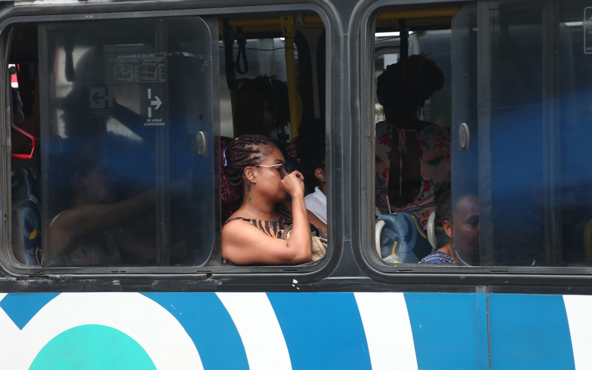 Ônibus circulam na cidade do Rio de Janeiro sem ar condicionado, Na tarde desta sexta-feira (17)