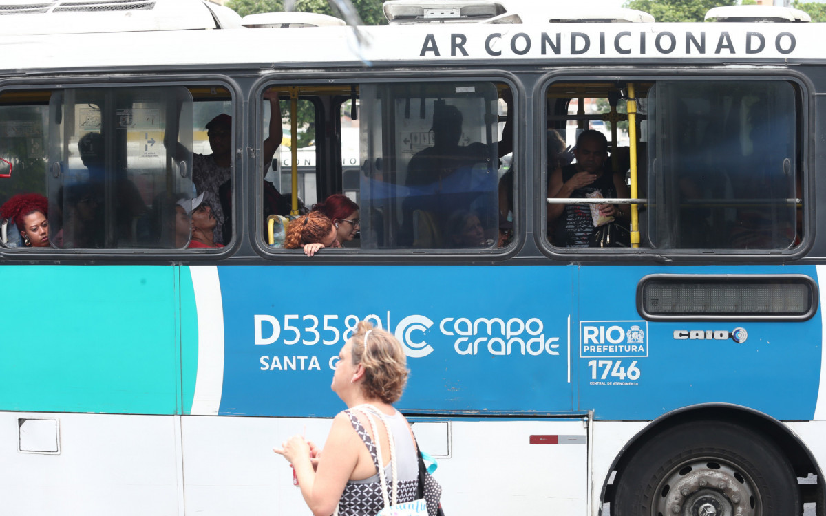 Ônibus circulam na cidade do Rio de Janeiro sem ar condicionado, Na tarde desta sexta-feira (17)