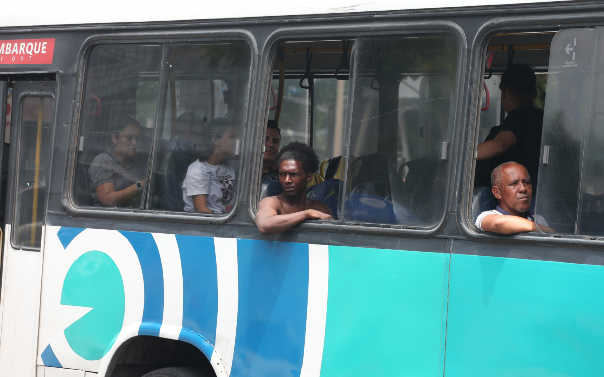 Ônibus circulam na cidade do Rio de Janeiro sem ar condicionado, Na tarde desta sexta-feira (17)