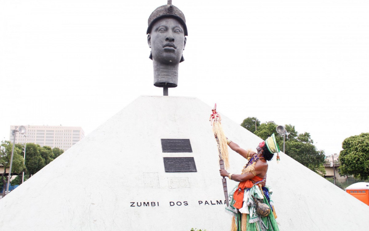 Monumento Zumbi dos Palmares na Praça XI