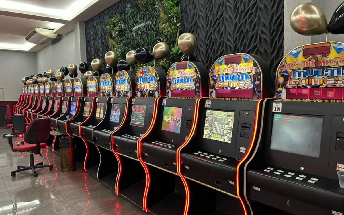 Máquinas caça-níqueis foram apreendidas em Cascadura