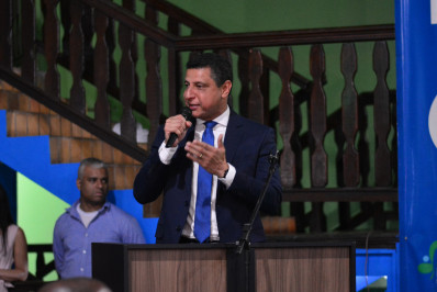 Trabalho para aproximar produtor agrícola dos consumidores