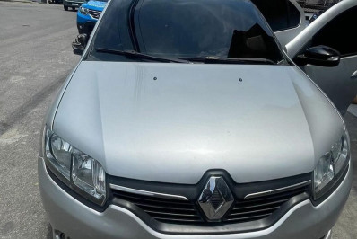 PM recupera carro roubado e prende dois suspeitos em Belford Roxo