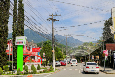 Associação Comercial inaugura túnel de luzes em Penedo