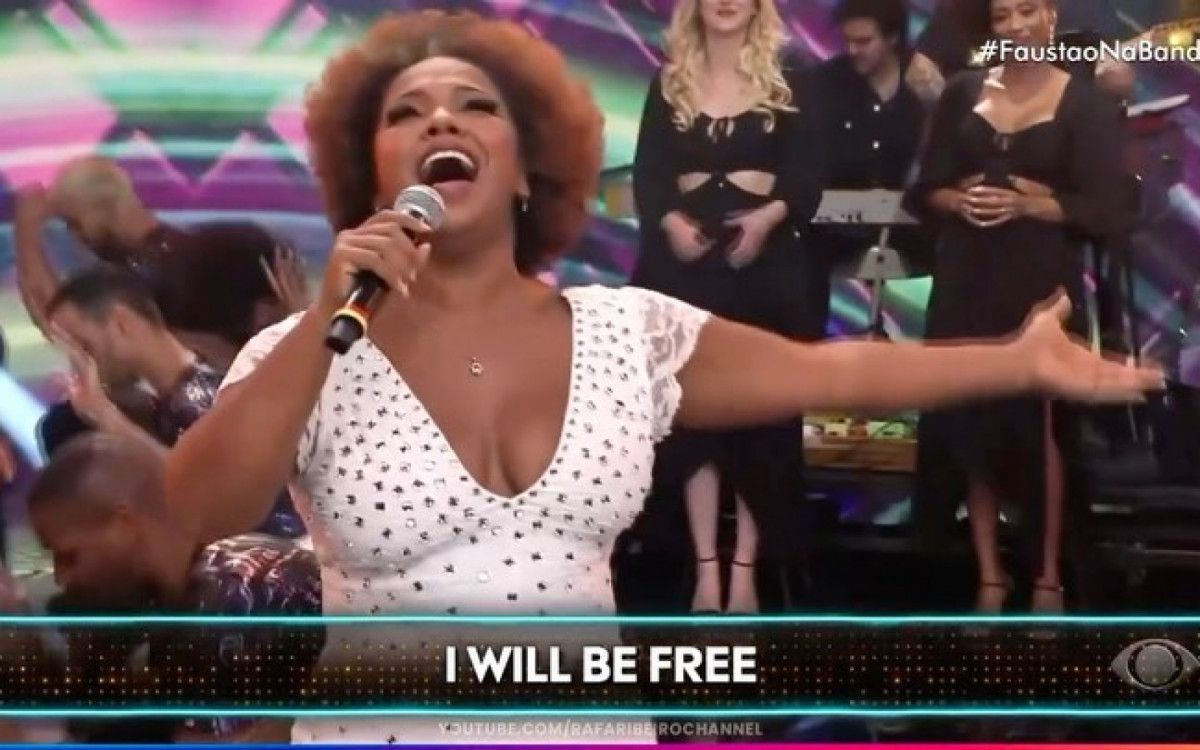 Thalita Pertuzatti se apresenta no palco do 'Faustão Na Band' com cover de Whitney Houston  - Reprodução/Instagram/Band