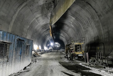 Índia suspende resgate de trabalhadores presos em túnel por temor de desabamento