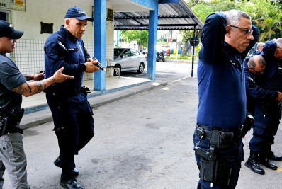 Guardas municipais de Volta Redonda passam por treinamento de armamento e tiro