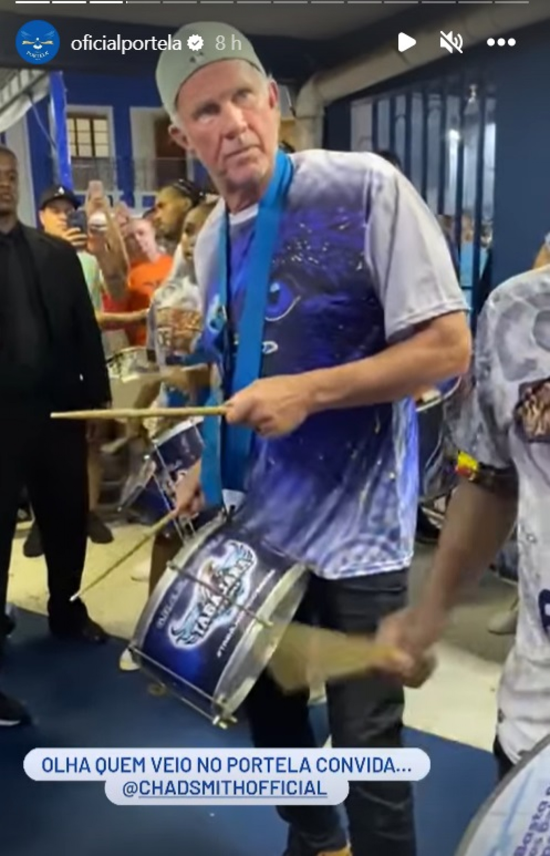 Chad Smith, baterista do Red Hot Chilli Peppers, visita a quadra da Portela - Reprodução de vídeo