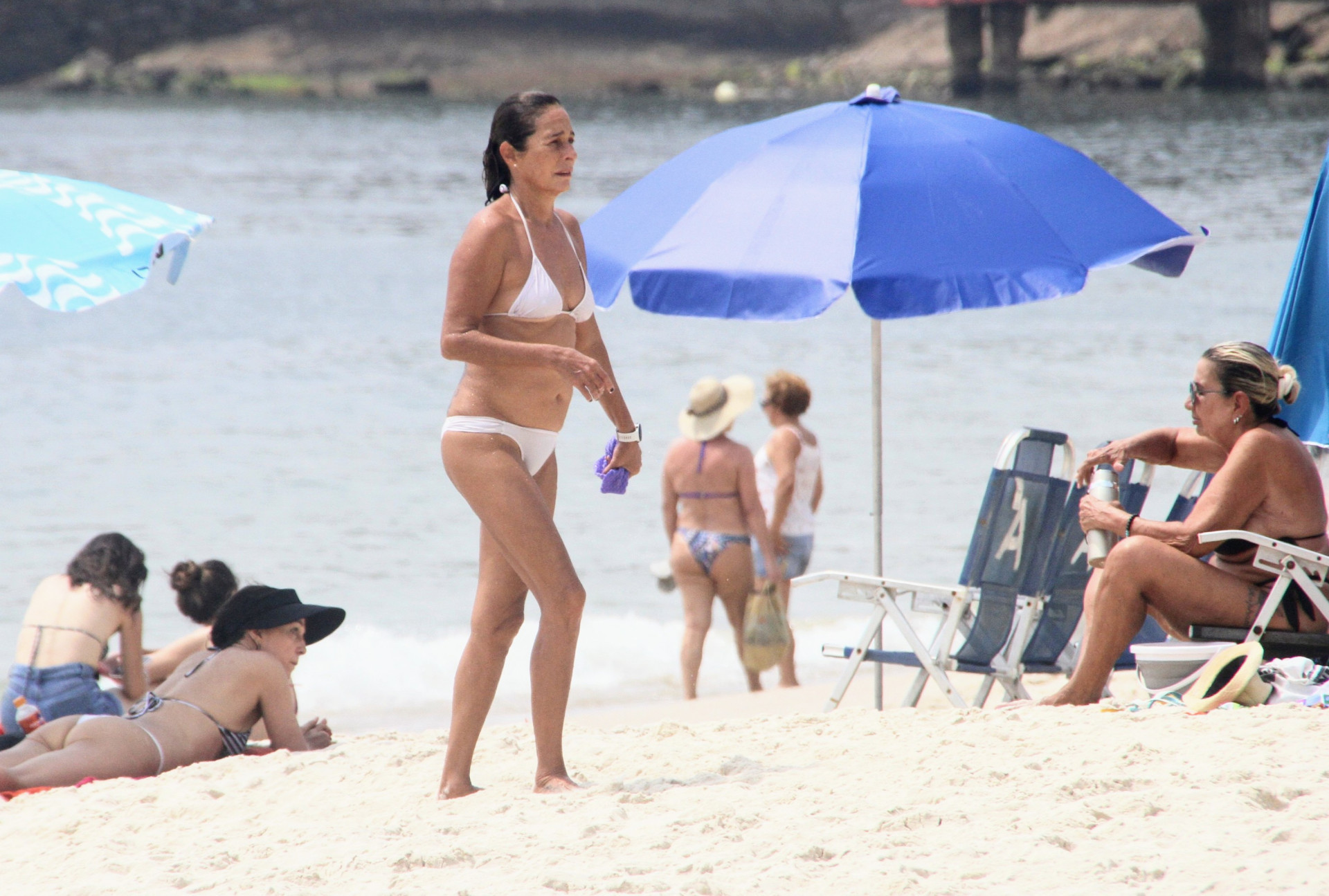 Andrea Beltrão curte dia de sol em praia no Rio - Dan Delmiro / Agnews