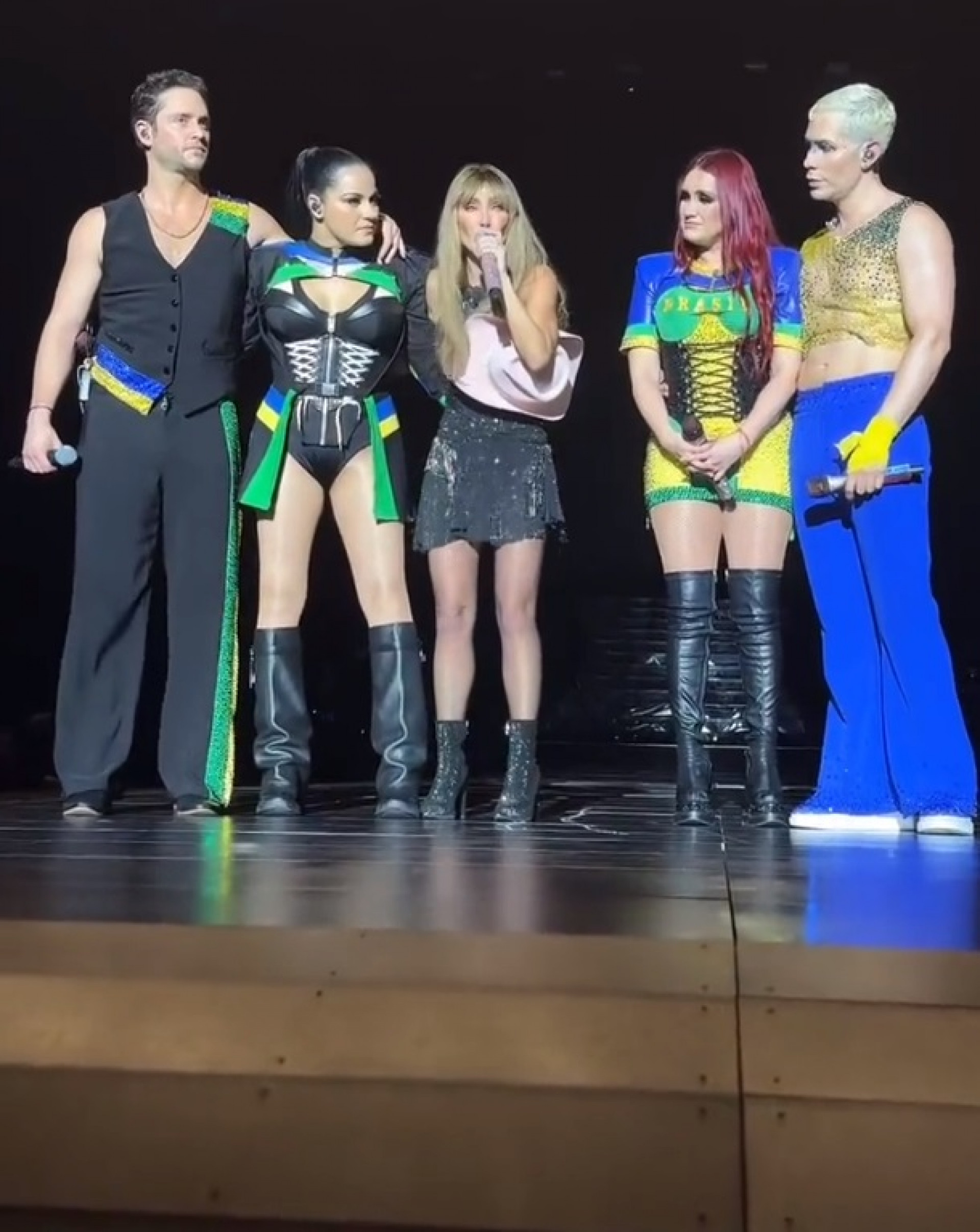 Anahi deixa show do RBD antes do fim - Reprodução de vídeo