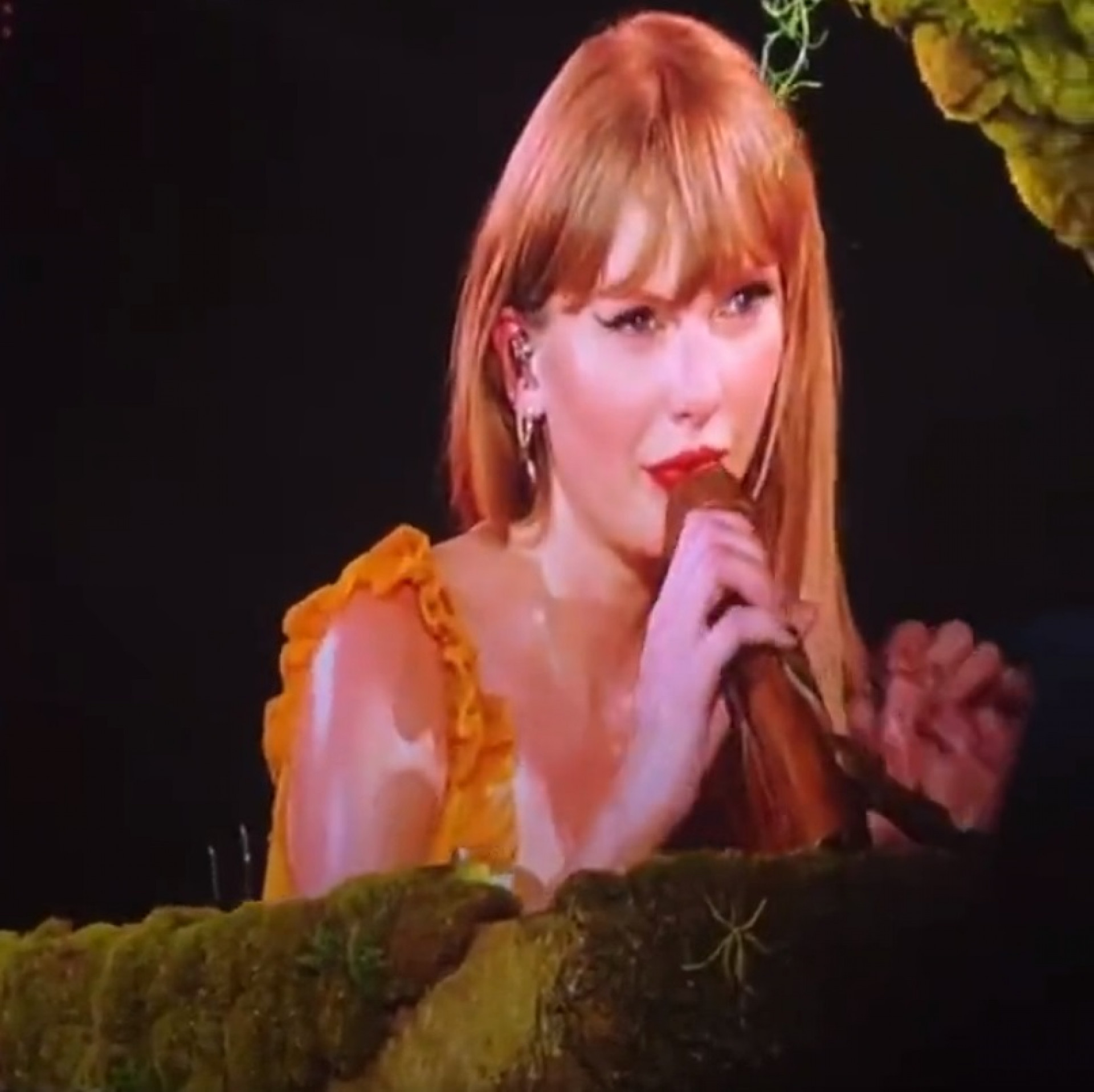 Taylor Swift pede distribuição de água durante show - Reprodução de vídeo