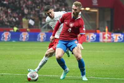 Jogadores flagrados em boate ficam fora de jogo decisivo