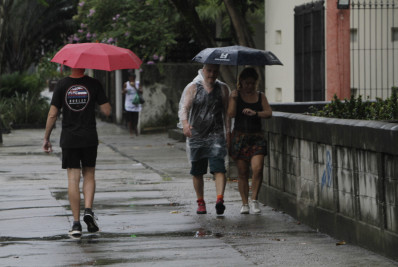 Chuvas provocam alagamentos no Rio; confira a previsão