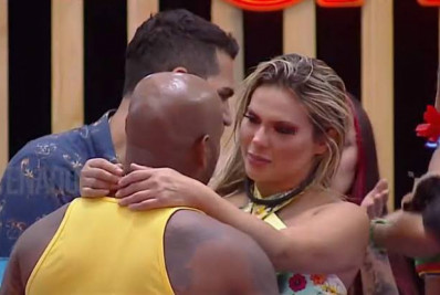 Cezar Black deixa peões surpresos ao pedir Kally em namoro na 'Fazenda 15'