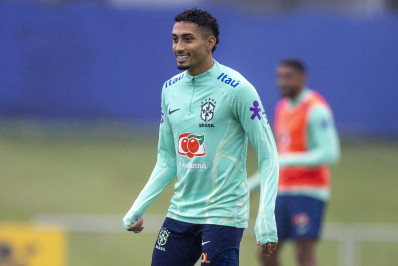 Com futuro incerto no Barcelona, atacante da Seleção pode acertar com clubes ingleses