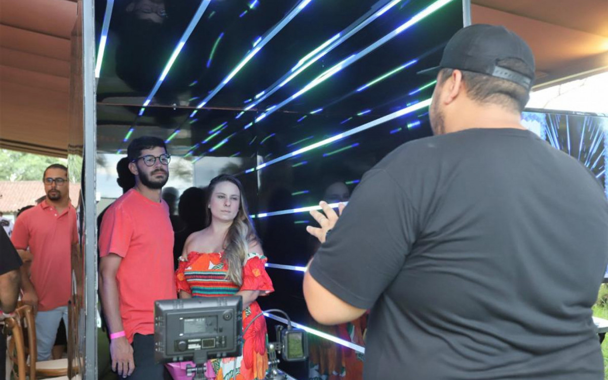 Cabine fotográfica chegou para ficar nas festas de casamento