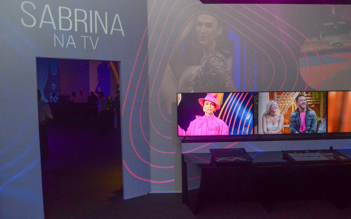 Sabrina Sato inaugura exposição interativa com os melhores momentos da carreira