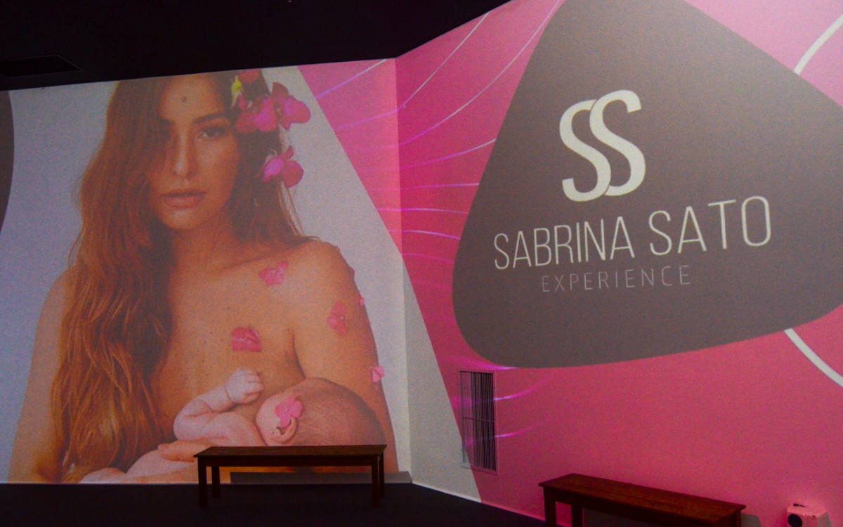 Sabrina Sato inaugura exposição interativa com os melhores momentos da carreira
