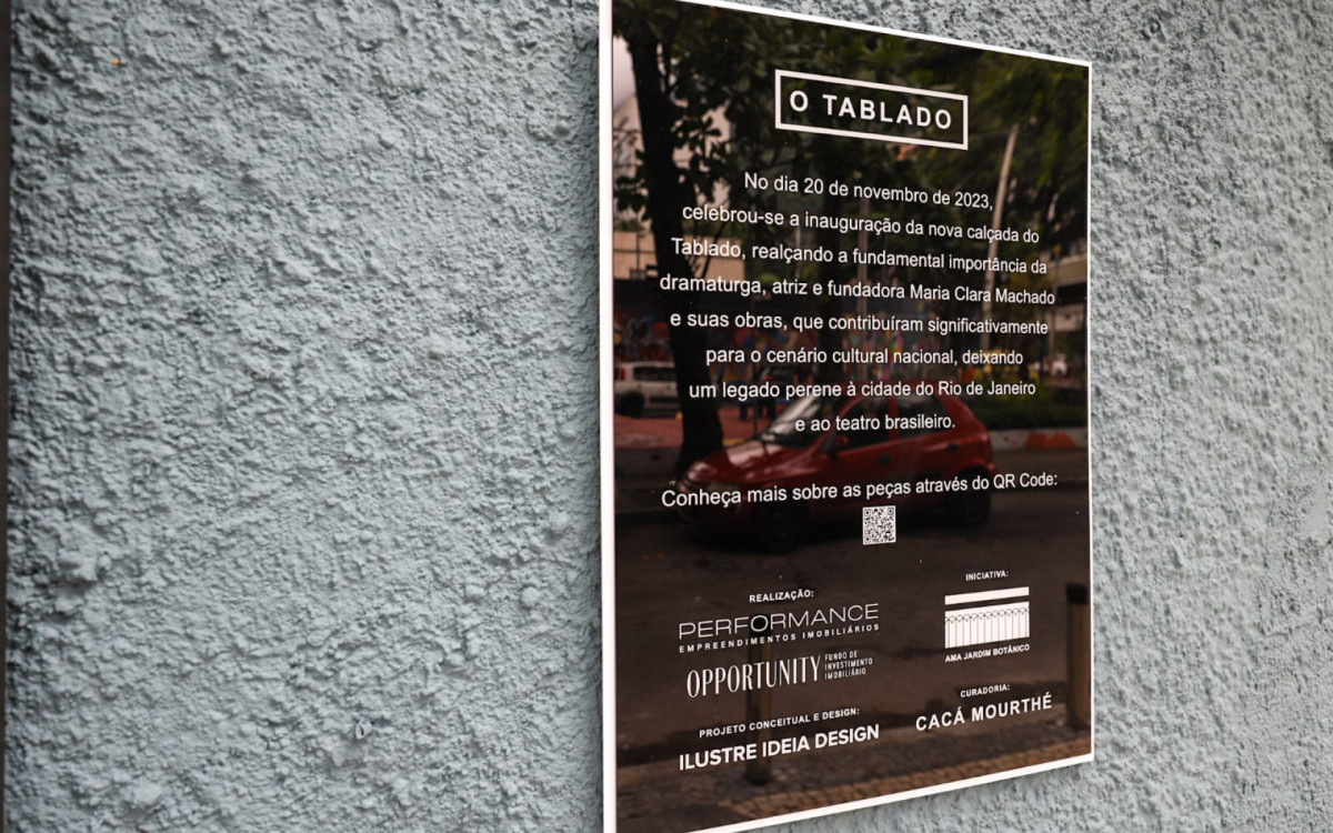 Público também pode acessar acervo do teatro através de um QR code