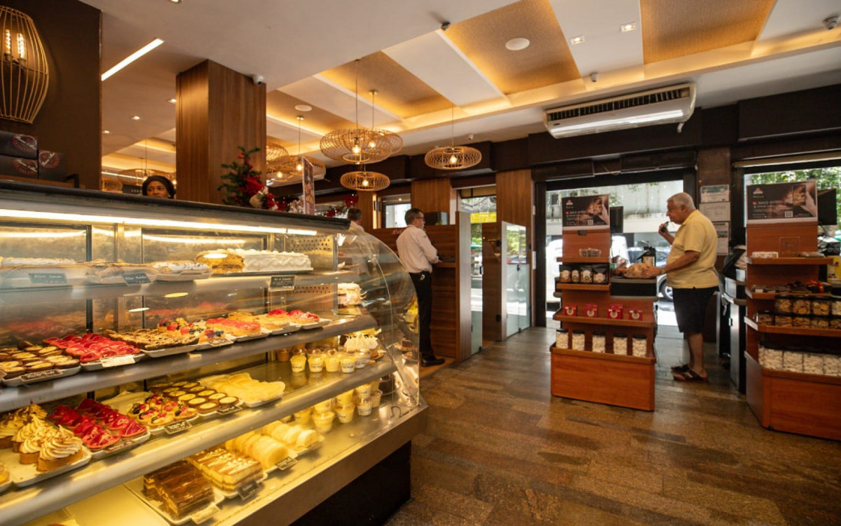 Confeitaria Beira-Mar, em Icaraí, foi fundada em 1942 e é um dos pontos turísticos da cidade - Renan Areias/Agência O DIA