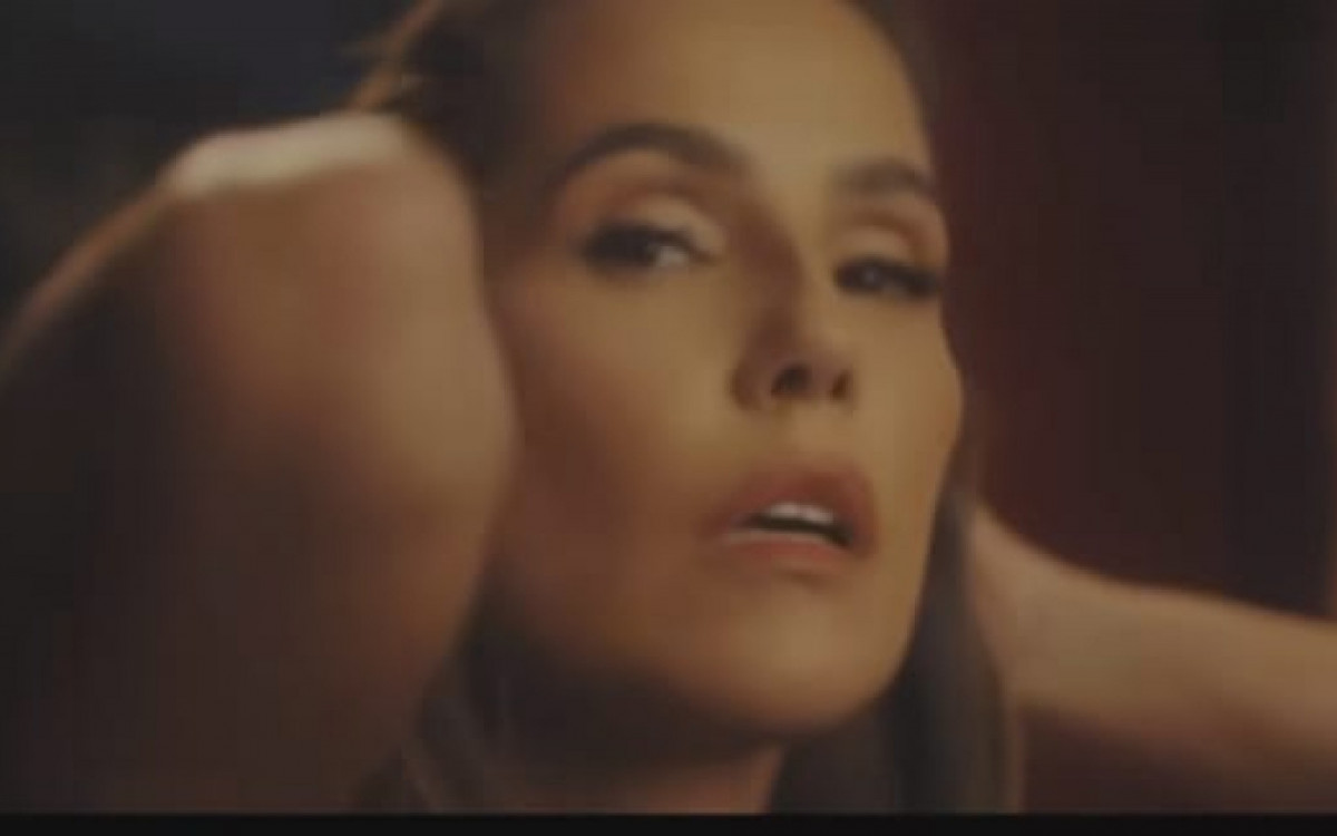 Deborah Secco sensualiza em clipe de Pedro Sampaio - Reprodução/Instagram
