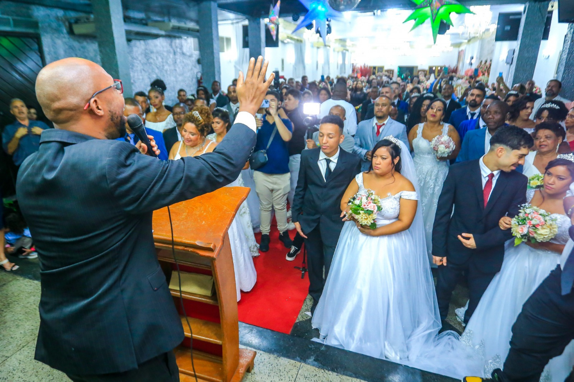 A cerim&ocirc;nia religiosa do casamento contou com as b&ecirc;n&ccedil;&atilde;os de um pastor e um padre - Rafael Barreto/PMBR
