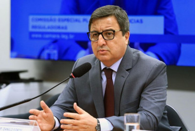 Relator da LDO diz que é 'justo' bancar passagem e diárias para ministros voltarem para casa