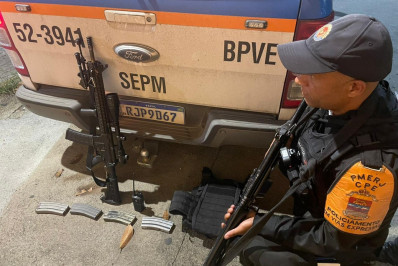 Três homens em carro roubado são presos com equipamento de guerra na Linha Vermelha