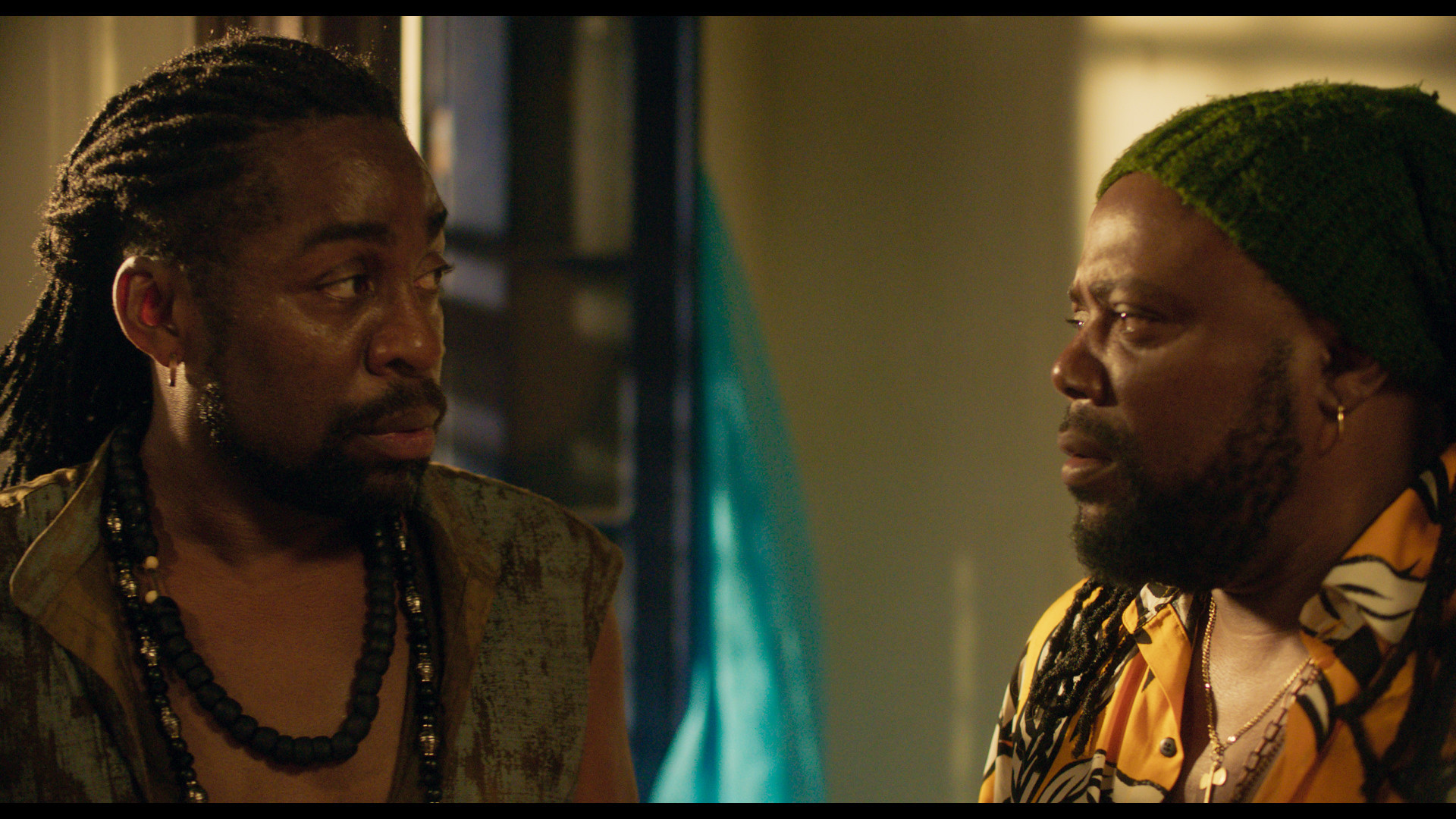 Lázaro Ramos e Érico Brás em cena de 'Ó Paí Ó 2', que chega aos cinemas nesta quinta-feira - Fabio Bouzas/Divulgação