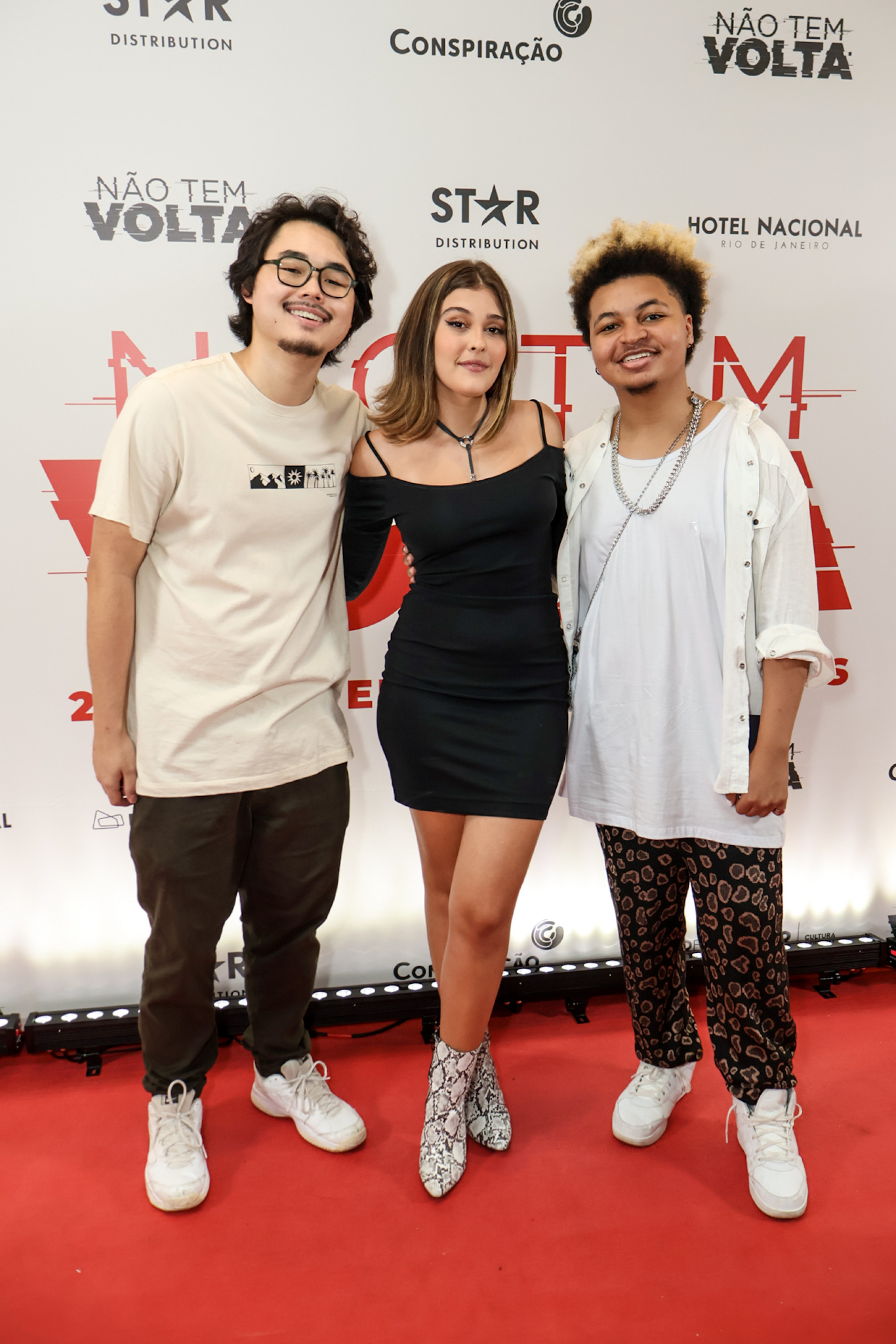 Pedro Ogata, Maria Eduarda Couto e JP Rufino na première do filme 'Não Tem Volta' - Victor Chapetta/ Agnews