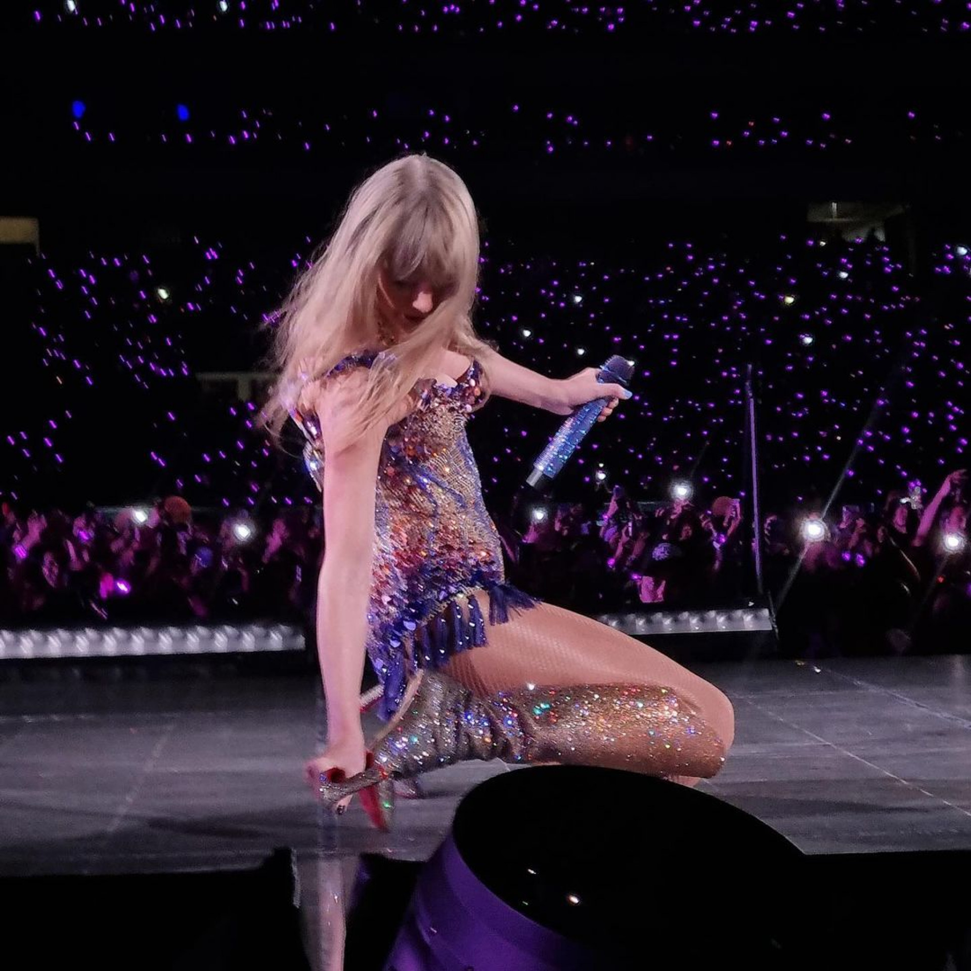 Fã viraliza ao pegar salto que Taylor Swift jogou na plateia em show no Rio  | Diversão | O Dia