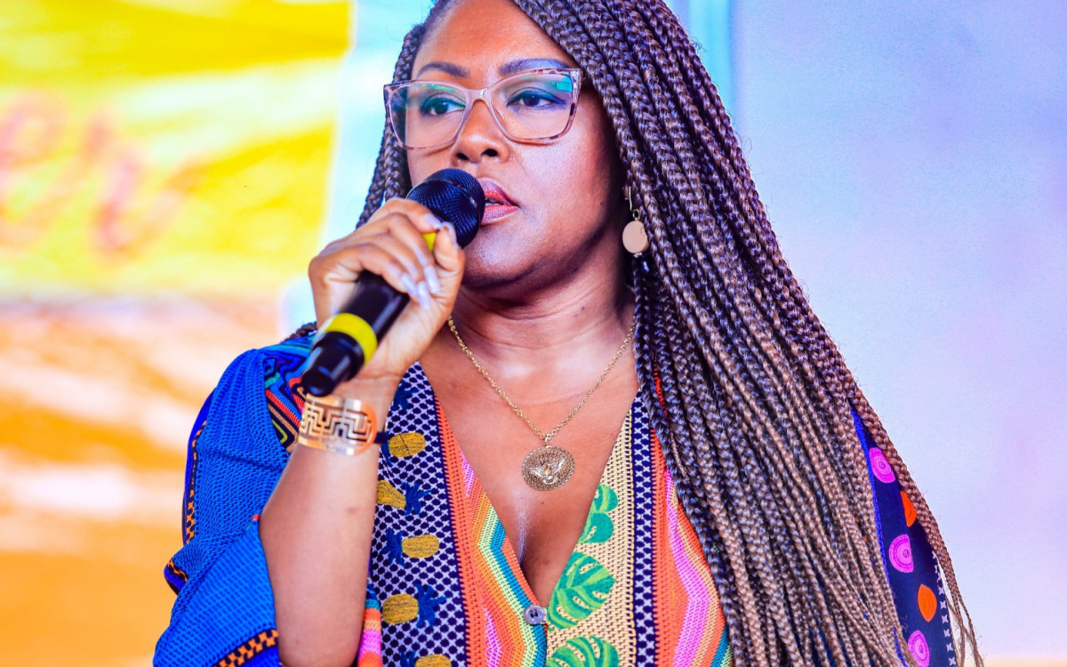 Mestre  em Educação, Thatiana Barbosa destacou que a escola precisa mudar a realidade, construindo um ambiente