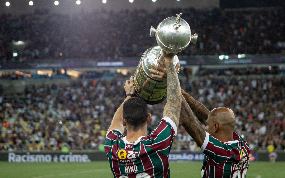 Nino e Felipe Melo, zagueiros do Fluminense, levantaram a taça da Libertadores